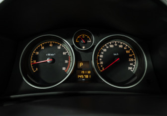 Подержанный автомобиль Opel Astra Hatchback 2010 года (12 фото)