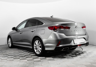 Подержанный автомобиль Hyundai Sonata 2018 года (14 фото)