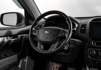 Подержанный автомобиль Kia Sorento 2013 года (15 фото)