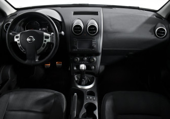 Подержанный автомобиль Nissan Qashqai 2010 года (13 фото)