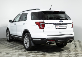 Подержанный автомобиль Ford Explorer 2018 года (7 фото)