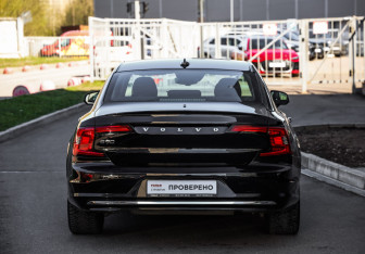 Подержанный автомобиль Volvo S90 2021 года (7 фото)