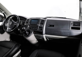 Подержанный автомобиль Volkswagen Caravelle 2013 года (9 фото)