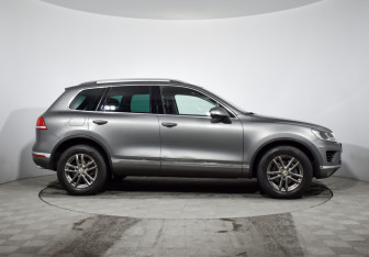 Подержанный автомобиль Volkswagen Touareg 2015 года (4 фото)