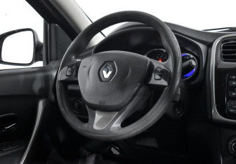 Подержанный автомобиль Renault Logan Sedan 2014 года (14 фото)