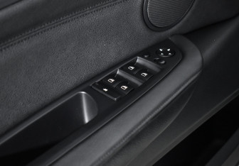 Подержанный автомобиль BMW X6 2013 года (10 фото)