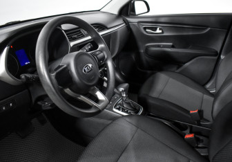 Подержанный автомобиль Kia Rio Sedan 2021 года (9 фото)