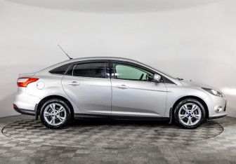 Подержанный автомобиль Toyota Corolla Sedan 2008 года (5 фото)