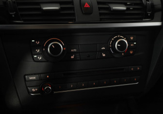 Подержанный автомобиль BMW X3 2017 года (16 фото)