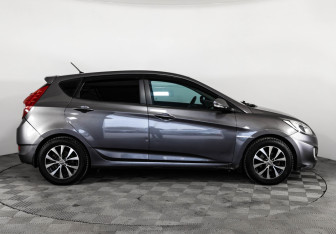 Подержанный автомобиль Hyundai Solaris Hatchback 2012 года (4 фото)