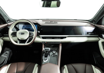 Подержанный автомобиль Geely Monjaro 2023 года (13 фото)