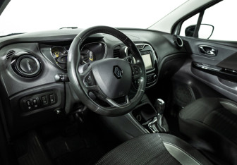 Подержанный автомобиль Renault Kaptur 2016 года (11 фото)