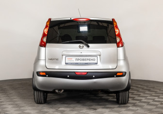 Подержанный автомобиль Nissan Note 2006 года (6 фото)