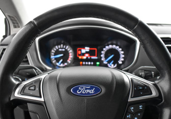 Подержанный автомобиль Ford Mondeo Sedan 2015 года (17 фото)