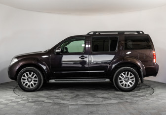 Подержанный автомобиль Nissan Pathfinder 2010 года (8 фото)