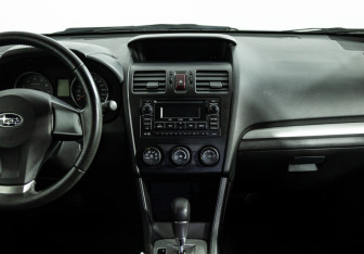 Подержанный автомобиль Subaru XV 2012 года (14 фото)