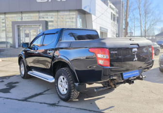 Подержанный автомобиль Mitsubishi L200 2017 года (6 фото)