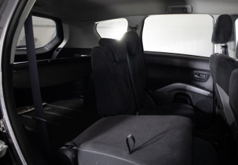 Подержанный автомобиль Mitsubishi Outlander 2006 года (10 фото)