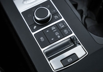 Подержанный автомобиль Land Rover Discovery 2018 года (19 фото)