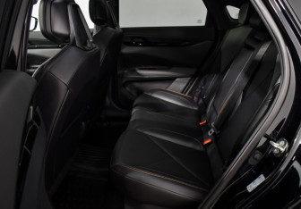 Подержанный автомобиль Changan UNI-V 2023 года (11 фото)