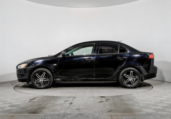 Подержанный автомобиль Mitsubishi Lancer Sedan 2009 года (8 фото)