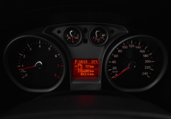 Подержанный автомобиль Ford Focus Sedan 2011 года (20 фото)