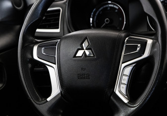 Подержанный автомобиль Mitsubishi L200 2022 года (13 фото)