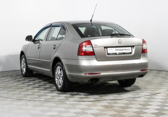 Подержанный автомобиль Skoda Octavia Liftback 2010 года (7 фото)