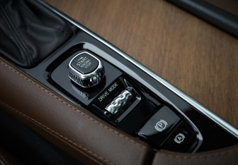 Подержанный автомобиль Volvo XC90 2019 года (19 фото)