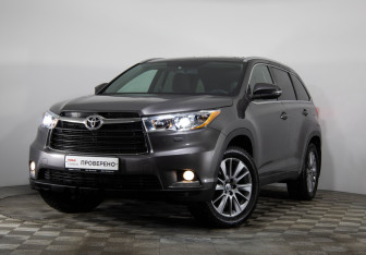 Подержанный автомобиль Toyota Highlander 2015 года (2 фото)