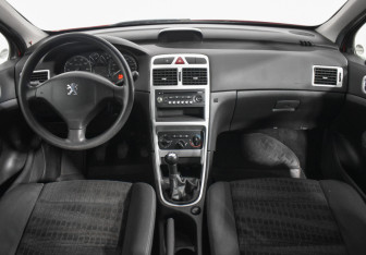 Подержанный автомобиль Peugeot 307 Hatchback 2007 года (12 фото)
