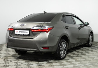 Подержанный автомобиль Toyota Corolla Sedan 2018 года (5 фото)