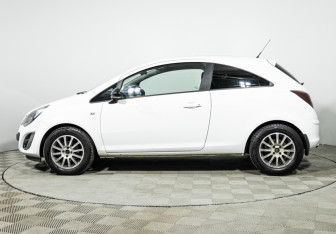 Подержанный автомобиль Opel Corsa 2012 года (8 фото)