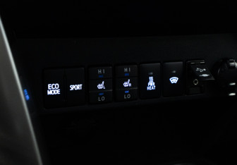 Подержанный автомобиль Toyota RAV4 2018 года (17 фото)