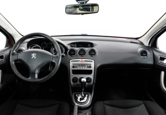 Подержанный автомобиль Peugeot 308 Hatchback 2010 года (10 фото)