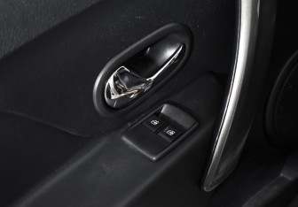 Подержанный автомобиль Renault Sandero 2018 года (9 фото)