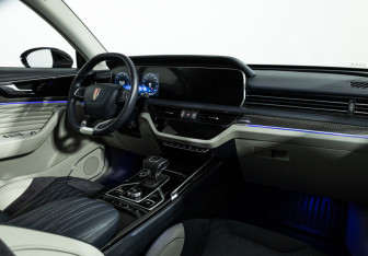 Подержанный автомобиль Hongqi HS5 2023 года (9 фото)