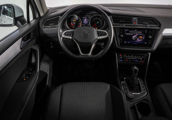 Подержанный автомобиль Volkswagen Tiguan 2021 года (11 фото)