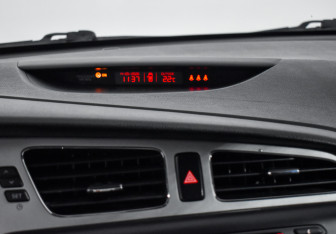 Подержанный автомобиль Kia Ceed Hatchback 2012 года (17 фото)