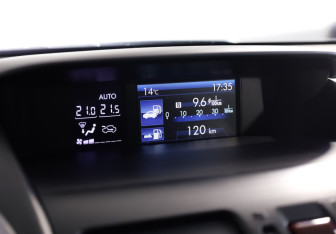 Подержанный автомобиль Subaru Forester Suv 2013 года (17 фото)