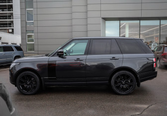 Подержанный автомобиль Land Rover Range Rover 2018 года (9 фото)