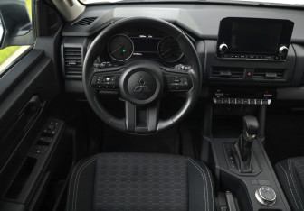 Подержанный автомобиль Mitsubishi L200 2025 года (14 фото)