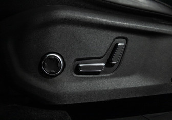 Подержанный автомобиль Geely Monjaro 2023 года (17 фото)