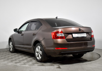 Подержанный автомобиль Skoda Octavia Liftback 2016 года (7 фото)