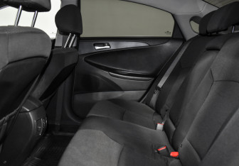Подержанный автомобиль Hyundai Sonata 2012 года (12 фото)