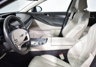 Подержанный автомобиль Genesis G80 2021 года (10 фото)