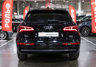 Подержанный автомобиль Audi Q5 2018 года (11 фото)