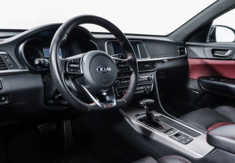Подержанный автомобиль Kia Optima Sedan 2018 года (19 фото)