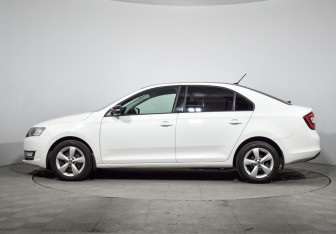 Подержанный автомобиль Skoda Rapid Liftback 2017 года (8 фото)