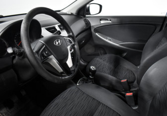 Подержанный автомобиль Hyundai Solaris Sedan 2015 года (9 фото)